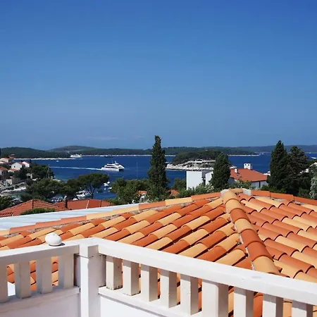 Skansi Hostel Hvar Town